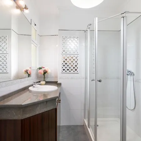 Valeriu فيلة سانتا كروز