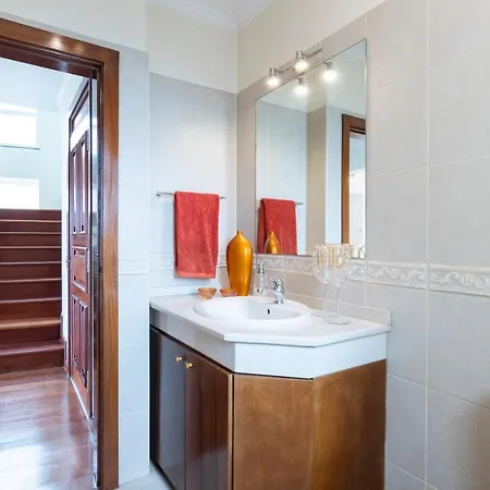 Villa Valeriu Santa Cruz - Madeira