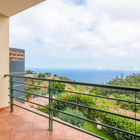 Valeriu Villa Santa Cruz - Madeira