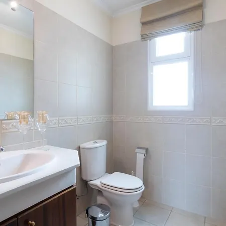 Valeriu سانتا كروز